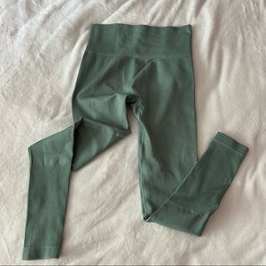 Green ribbed leggings size S